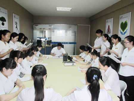 會議室進行學(xué)習(xí)探討